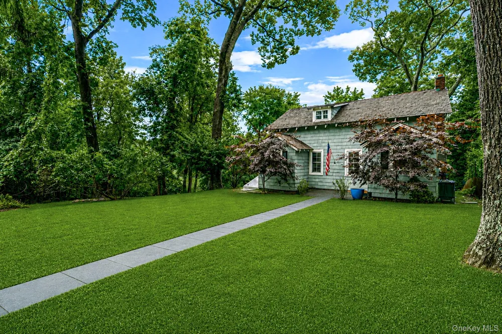 7 Dickerson Avenue Stony Brook, NY 11790