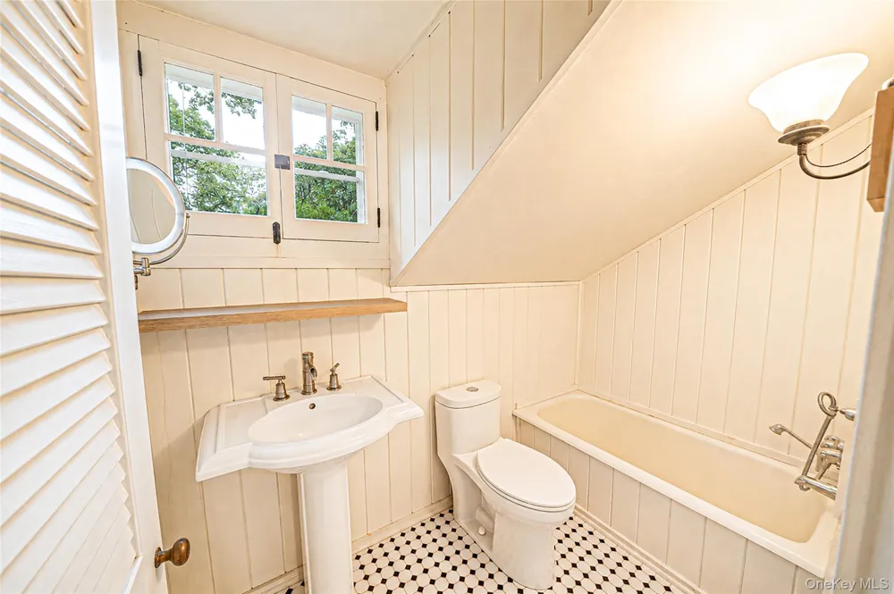 7 Dickerson Avenue Stony Brook, NY 11790