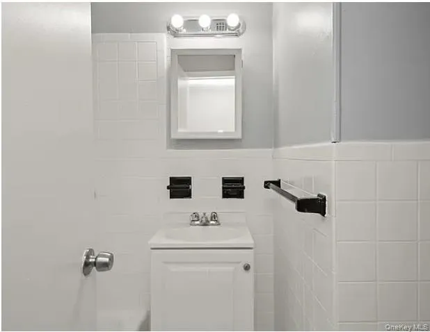5942 164th Street #1 Fresh Meadows, NY 11365