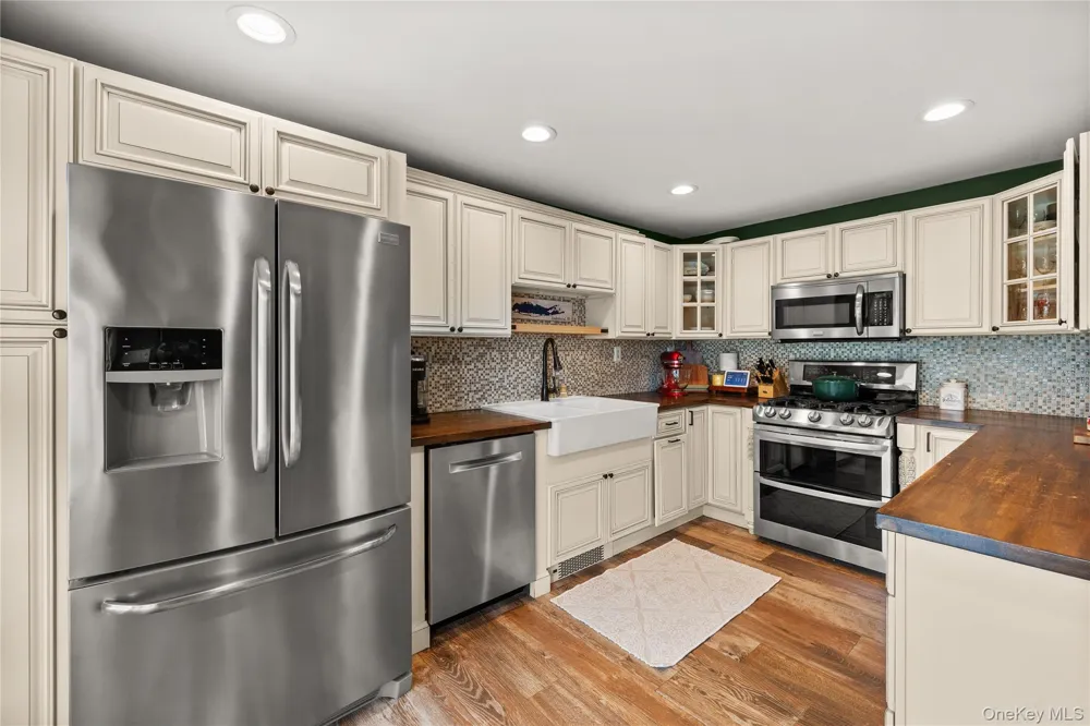 397 Buffalo Avenue Lindenhurst, NY 11757