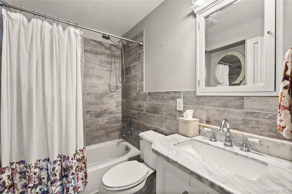 397 Buffalo Avenue Lindenhurst, NY 11757