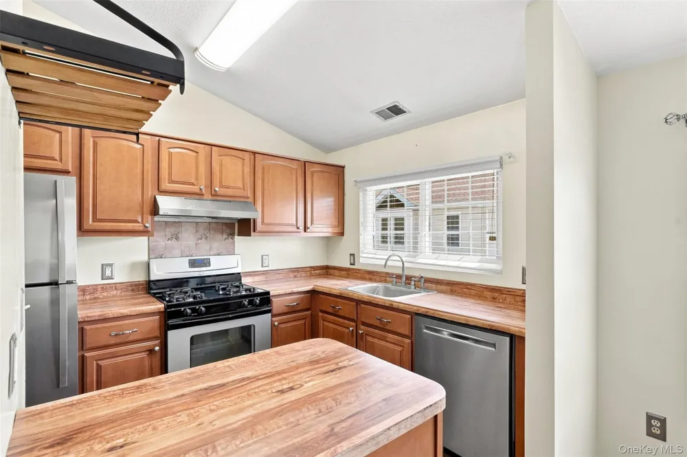 2124 Whispering Hills Chester, NY 10918
