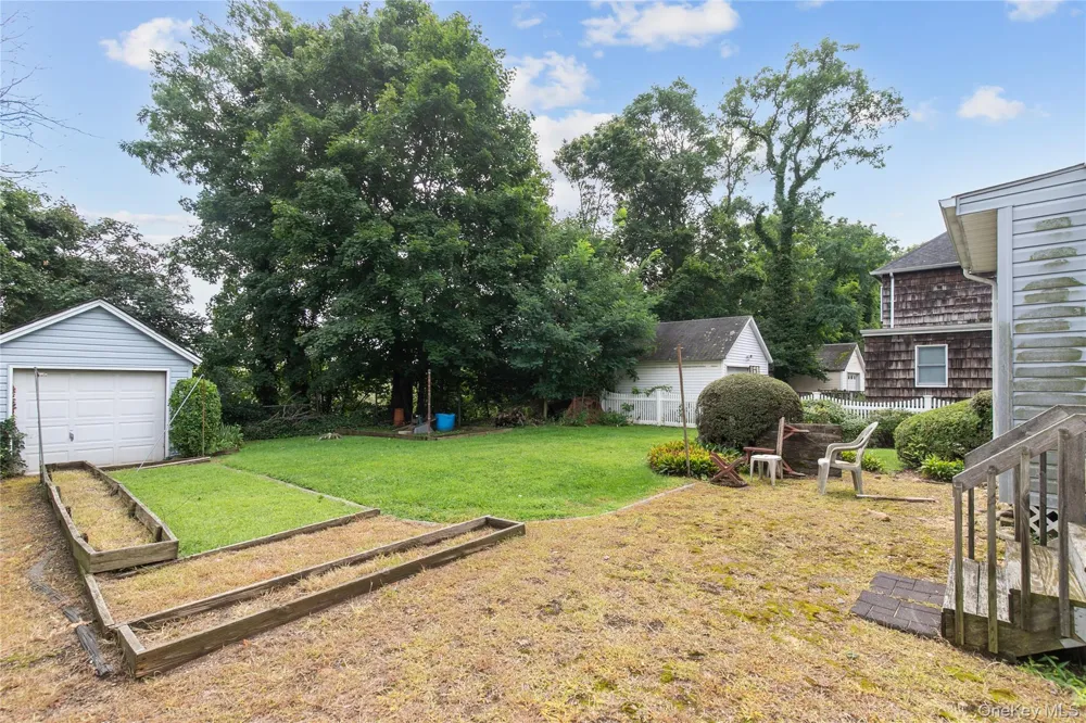 48 Saint Marks Place Roslyn Heights, NY 11577