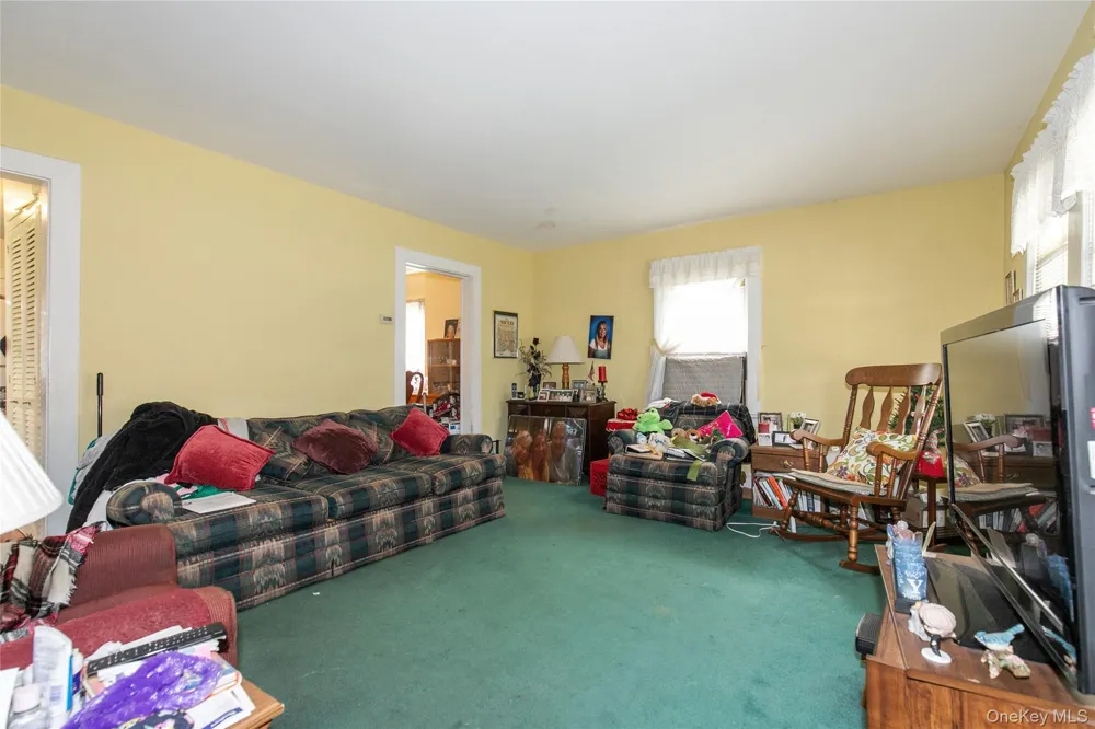 48 Saint Marks Place Roslyn Heights, NY 11577