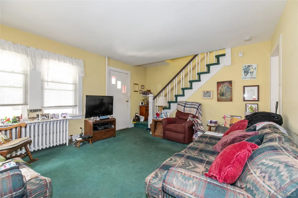 48 Saint Marks Place Roslyn Heights, NY 11577