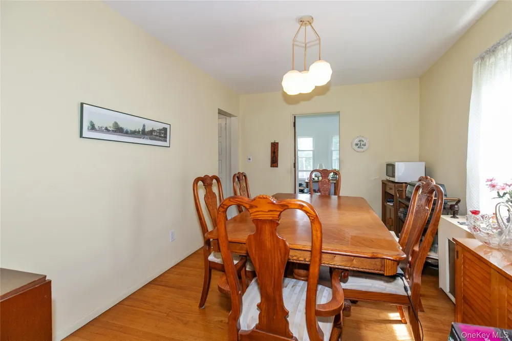 48 Saint Marks Place Roslyn Heights, NY 11577
