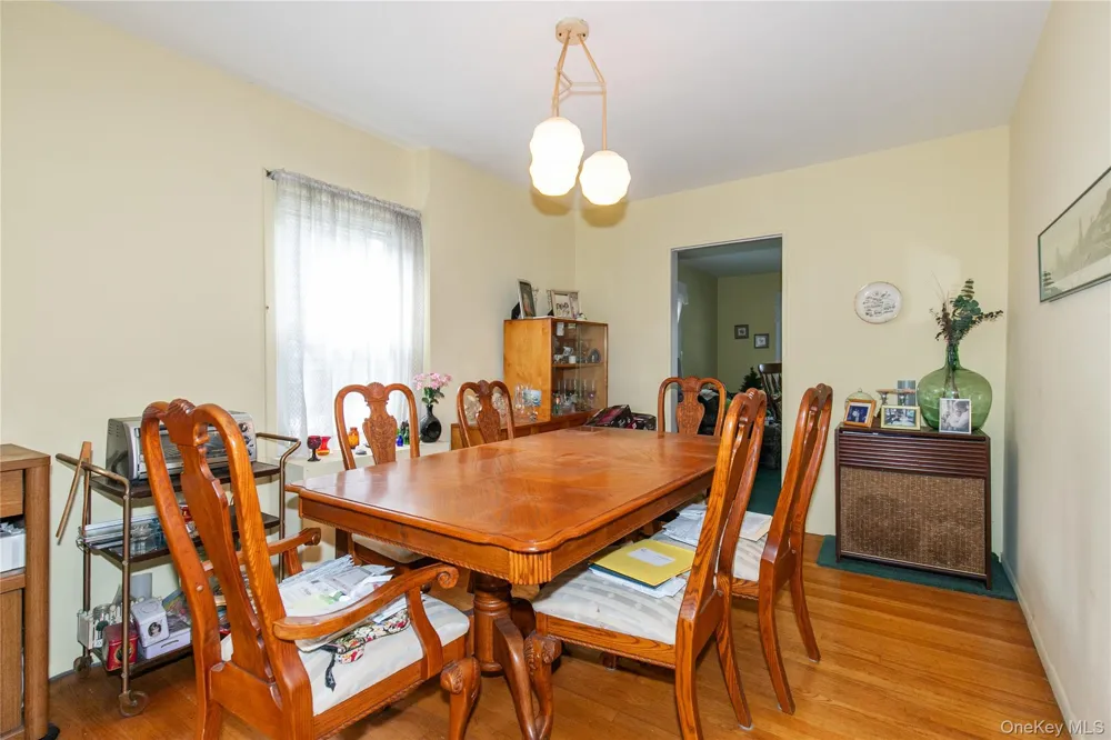 48 Saint Marks Place Roslyn Heights, NY 11577