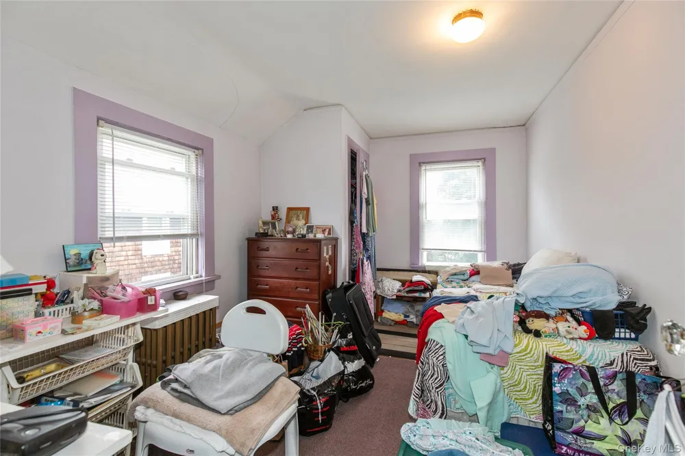 48 Saint Marks Place Roslyn Heights, NY 11577