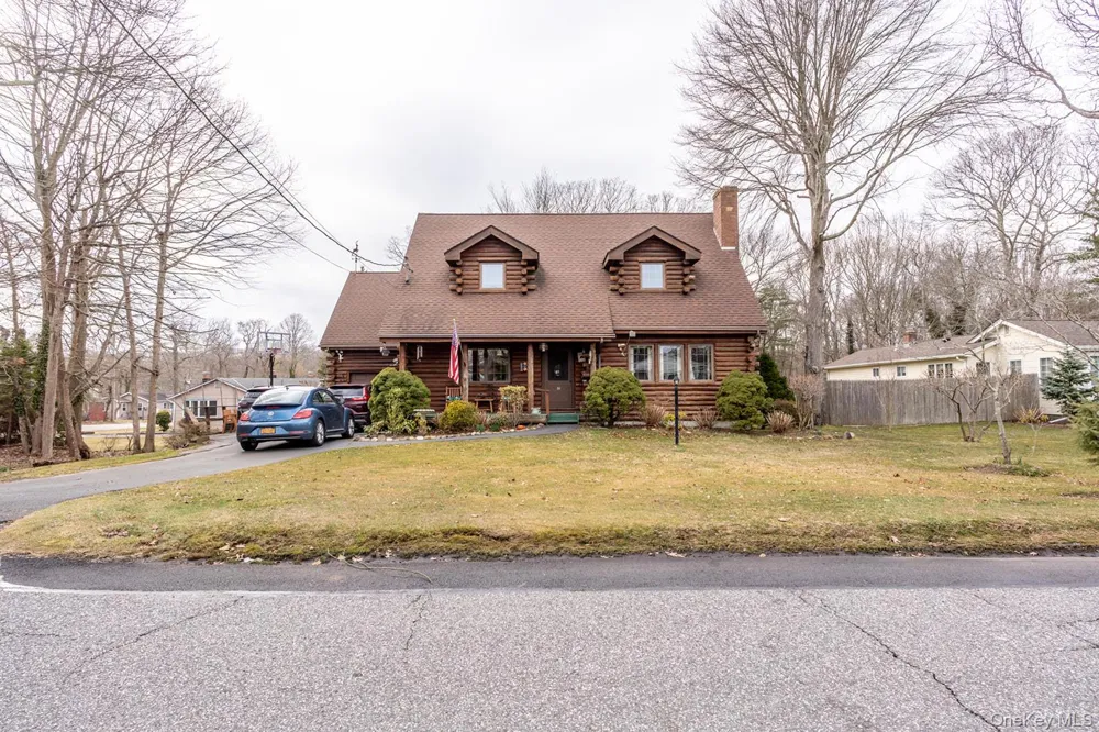 16 Roosevelt Boulevard East Patchogue, NY 11772
