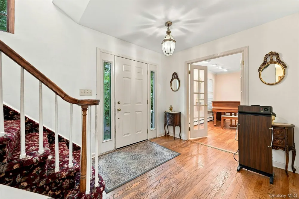 31 Sands Lane Port Jefferson, NY 11777