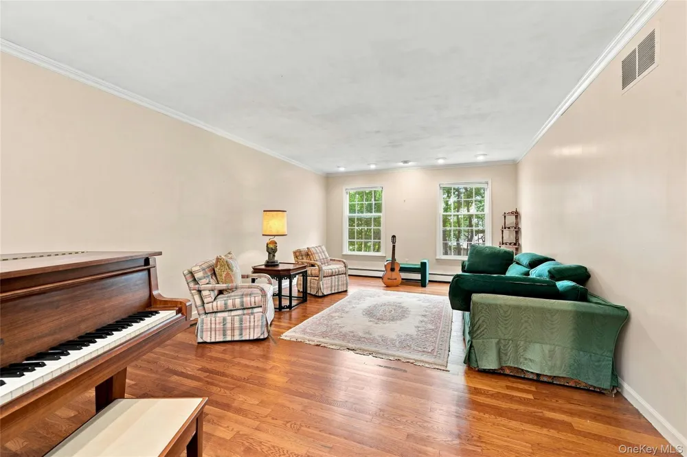 31 Sands Lane Port Jefferson, NY 11777