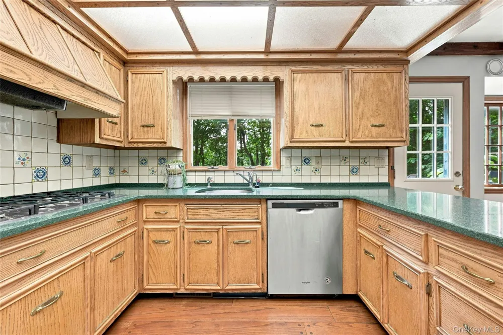 31 Sands Lane Port Jefferson, NY 11777