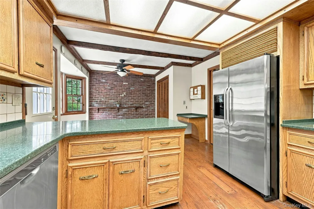 31 Sands Lane Port Jefferson, NY 11777