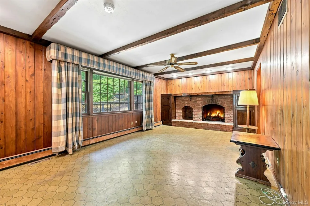31 Sands Lane Port Jefferson, NY 11777