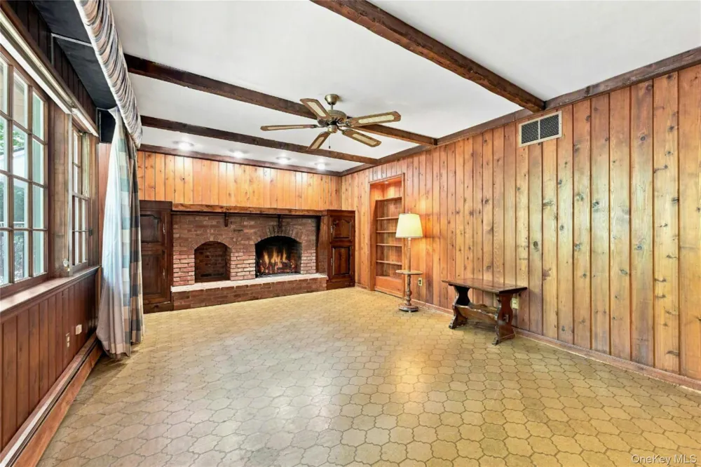31 Sands Lane Port Jefferson, NY 11777
