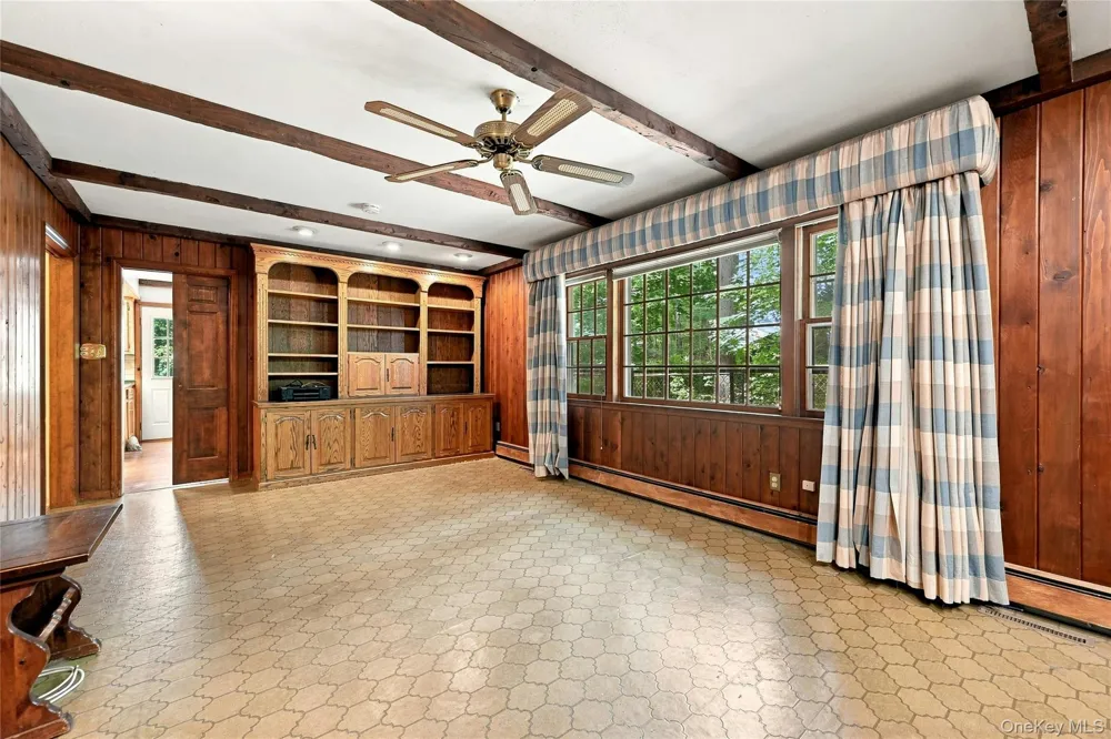 31 Sands Lane Port Jefferson, NY 11777