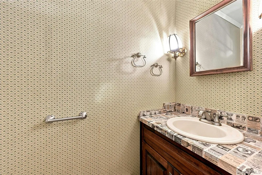31 Sands Lane Port Jefferson, NY 11777