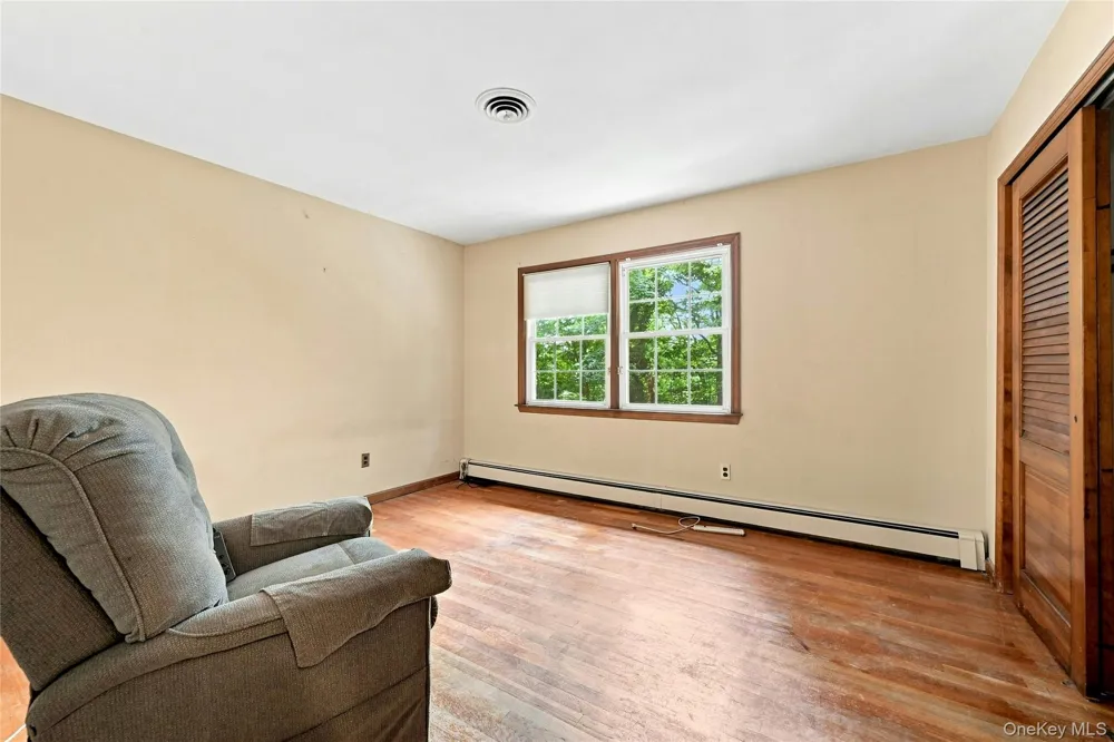 31 Sands Lane Port Jefferson, NY 11777
