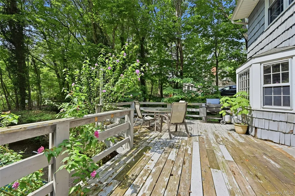 31 Sands Lane Port Jefferson, NY 11777