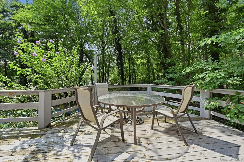 31 Sands Lane Port Jefferson, NY 11777