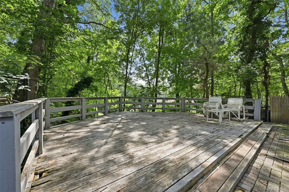 31 Sands Lane Port Jefferson, NY 11777