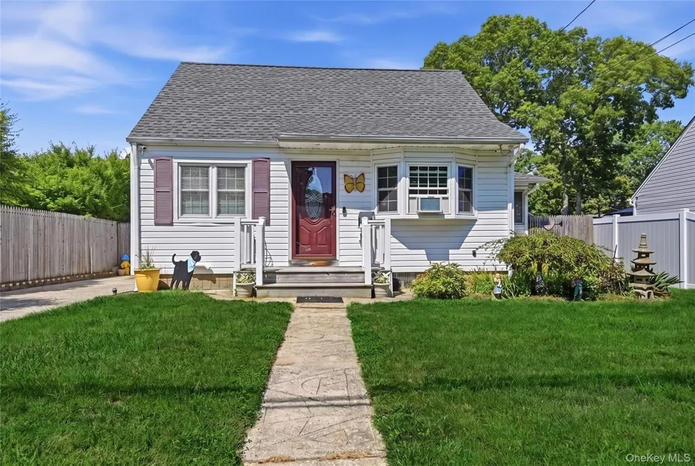 29 Sherwood Drive Mastic Beach, NY 11951