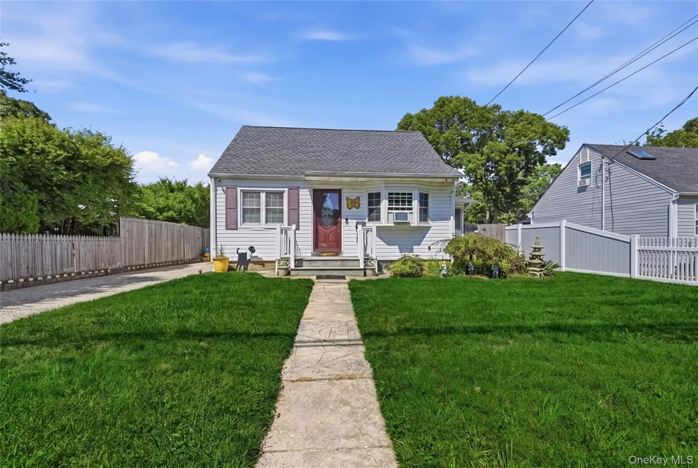 29 Sherwood Drive Mastic Beach, NY 11951