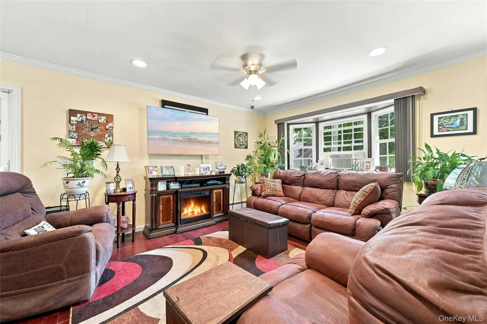 29 Sherwood Drive Mastic Beach, NY 11951