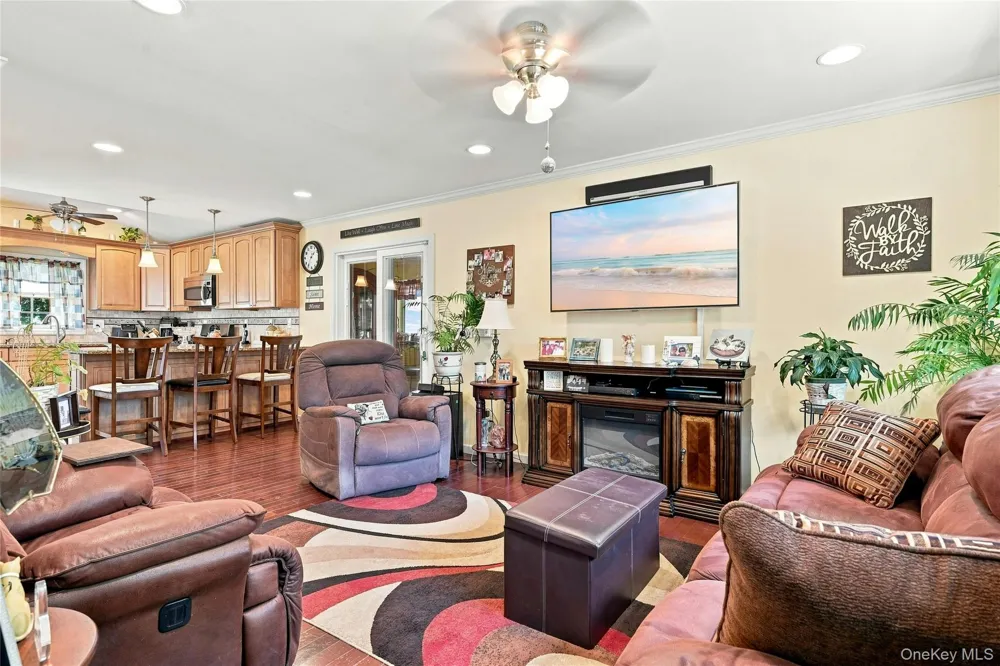 29 Sherwood Drive Mastic Beach, NY 11951