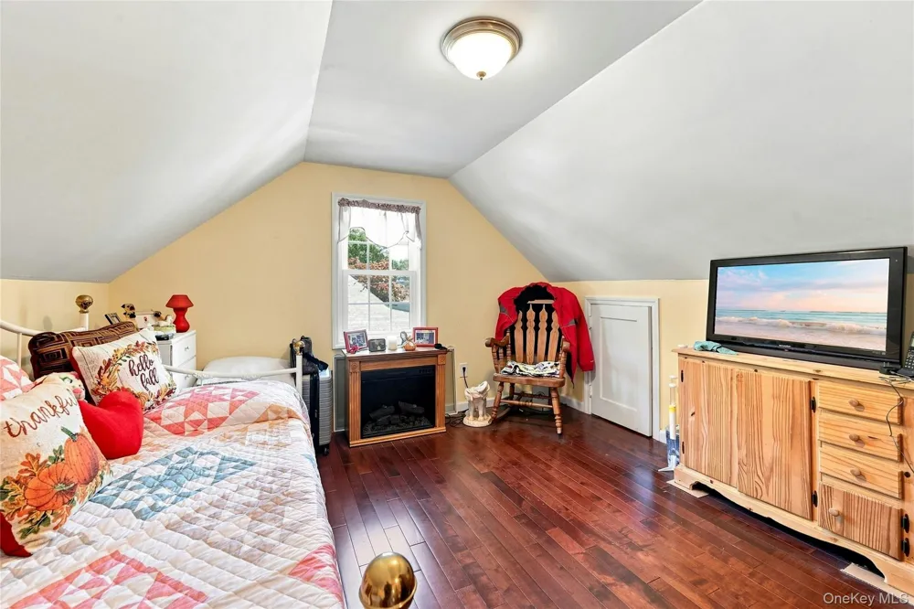 29 Sherwood Drive Mastic Beach, NY 11951