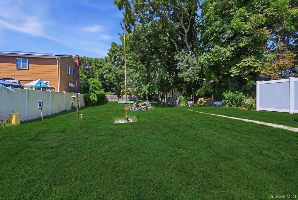 29 Sherwood Drive Mastic Beach, NY 11951