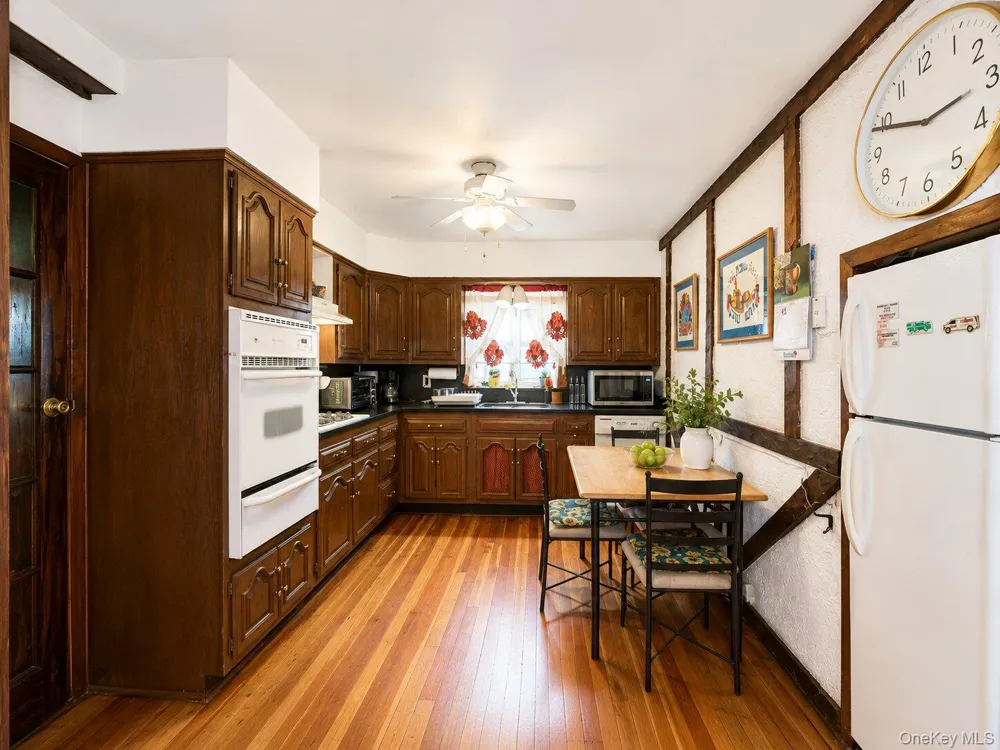 1055 Stanton Avenue Woodmere, NY 11598