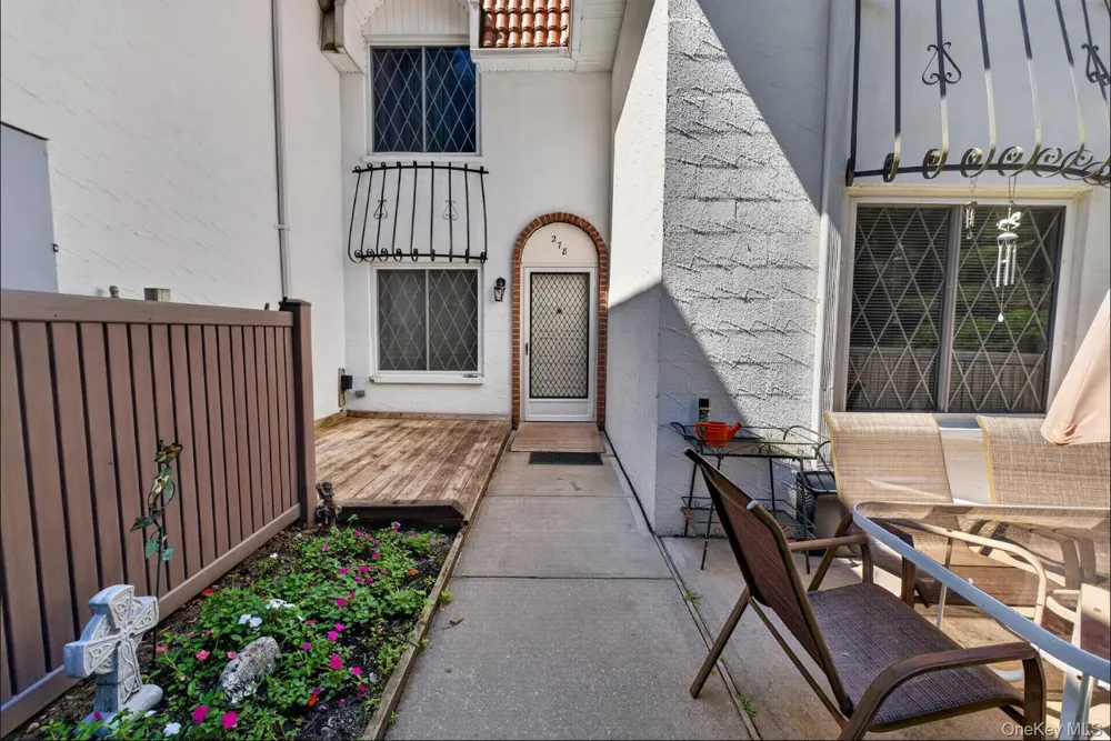 278 Brettonwoods Drive #278 Coram, NY 11727