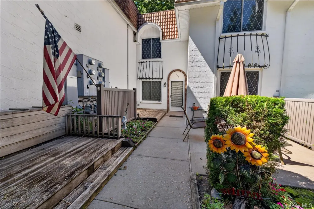 278 Brettonwoods Drive #278 Coram, NY 11727
