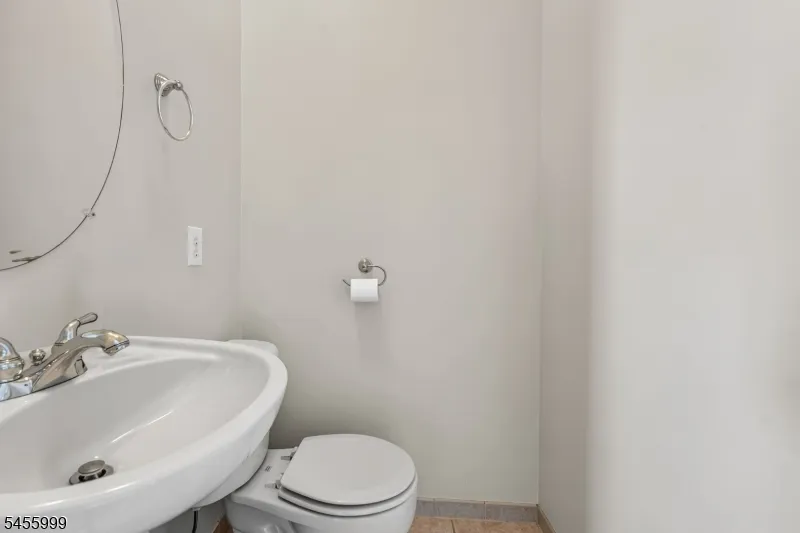 2 Hope St Lopatcong, NJ 08865