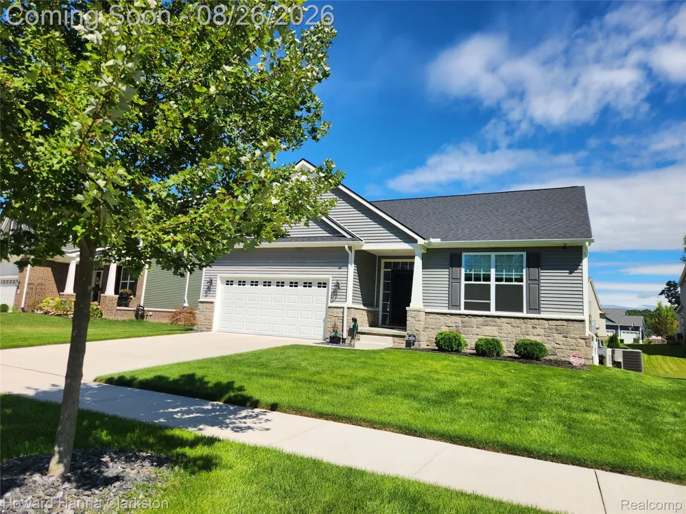 8676 Sawgrass Lane White Lake Charter Township, MI 48386