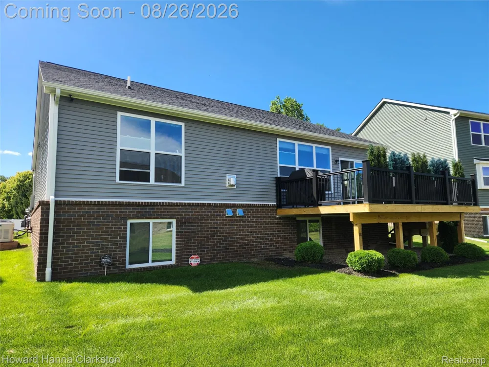 8676 Sawgrass Lane White Lake Charter Township, MI 48386