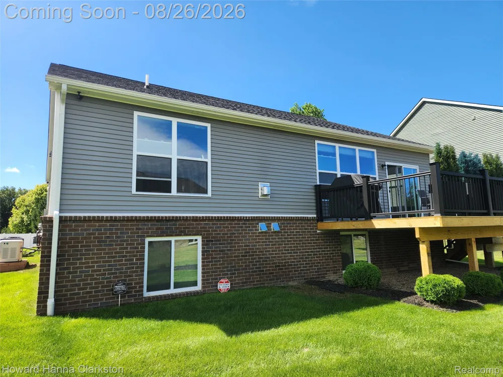 8676 Sawgrass Lane White Lake Charter Township, MI 48386