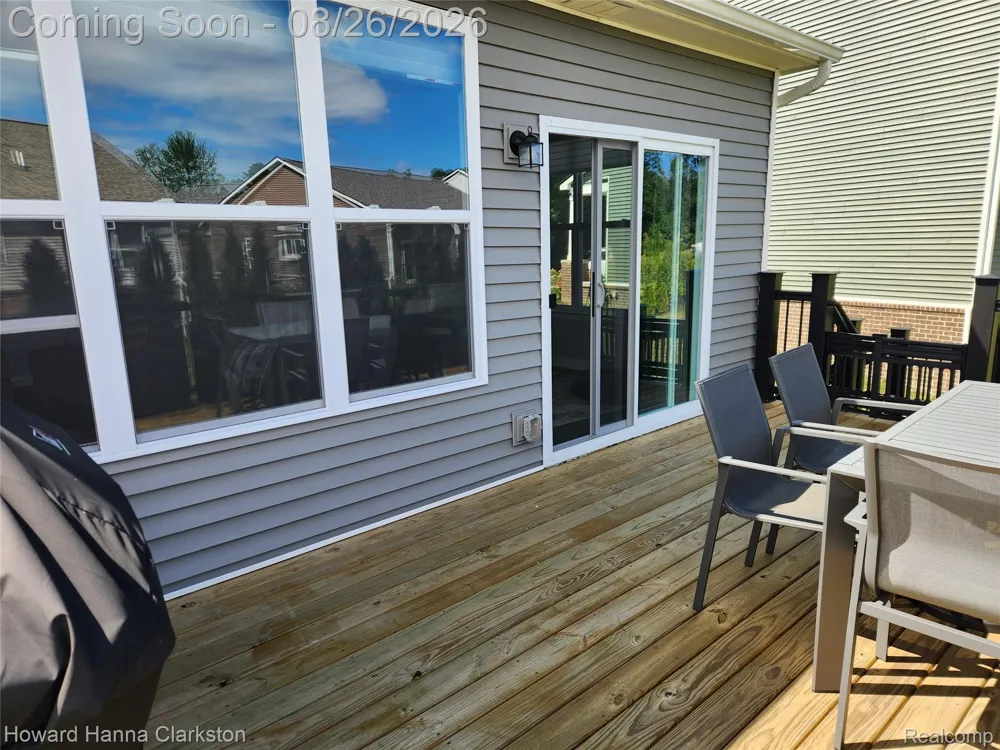 8676 Sawgrass Lane White Lake Charter Township, MI 48386