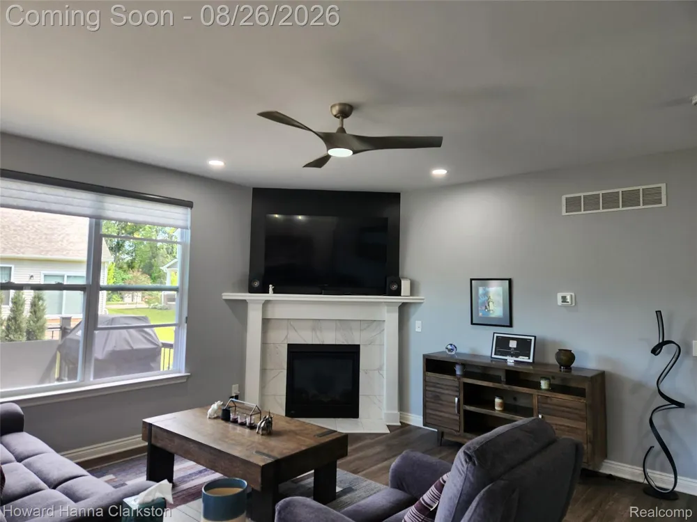 8676 Sawgrass Lane White Lake Charter Township, MI 48386