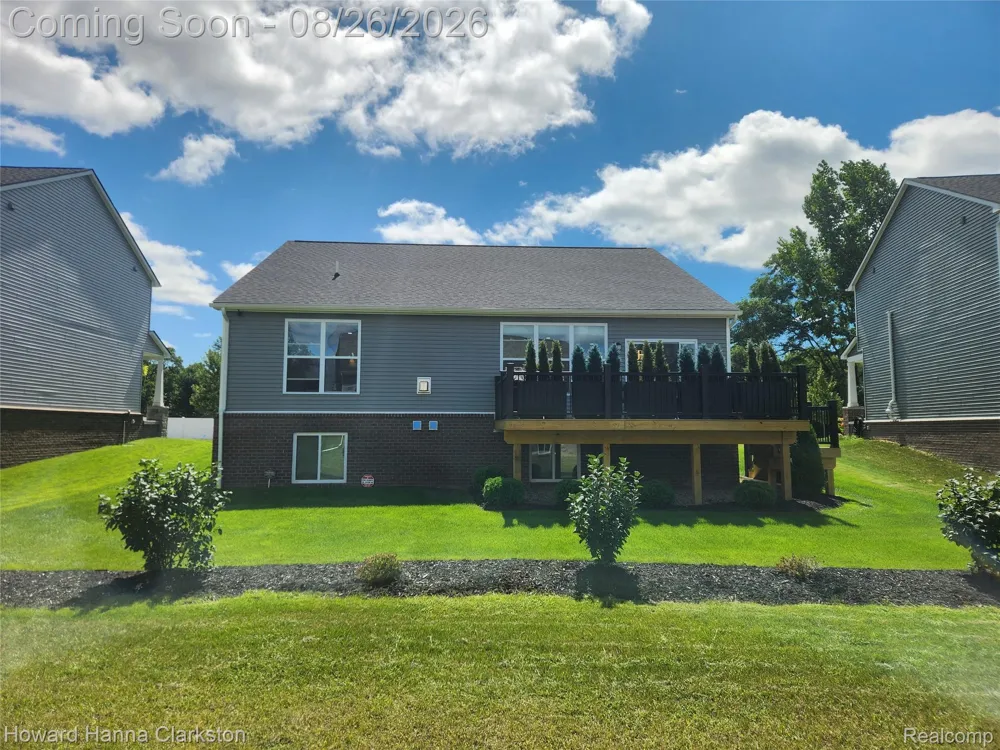 8676 Sawgrass Lane White Lake Charter Township, MI 48386