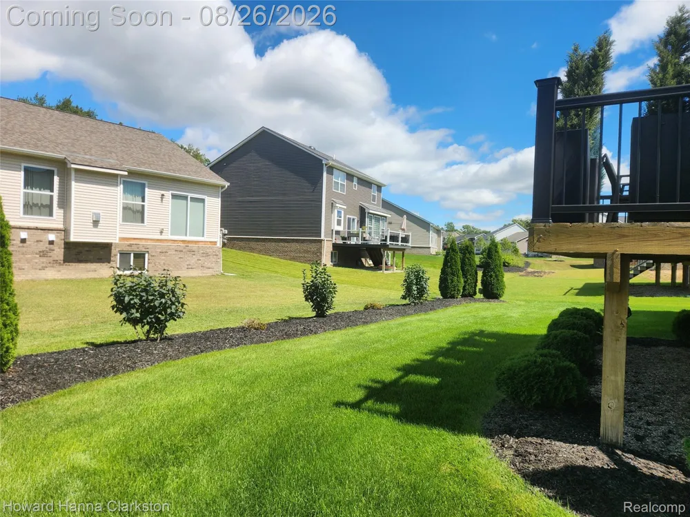 8676 Sawgrass Lane White Lake Charter Township, MI 48386