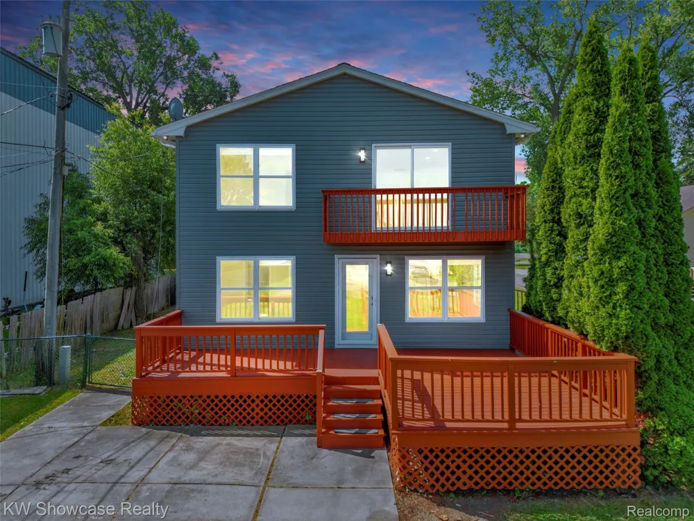 4392 CASS ELIZABETH ROAD Waterford Charter Township, MI 48328