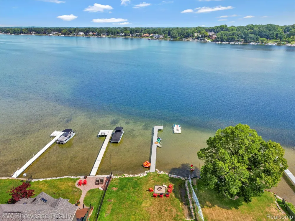 4392 CASS ELIZABETH ROAD Waterford Charter Township, MI 48328