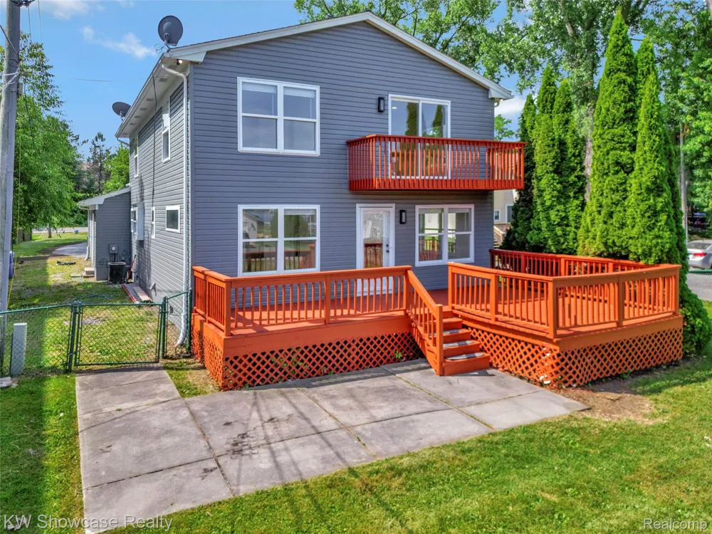4392 CASS ELIZABETH ROAD Waterford Charter Township, MI 48328