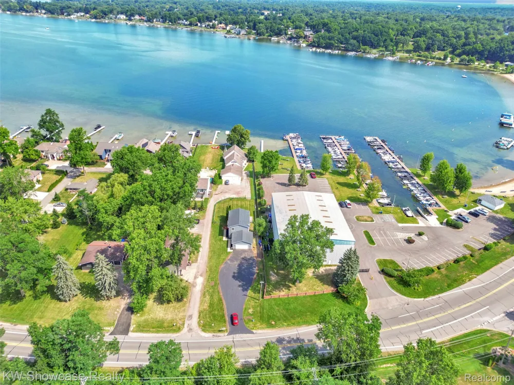 4392 CASS ELIZABETH ROAD Waterford Charter Township, MI 48328
