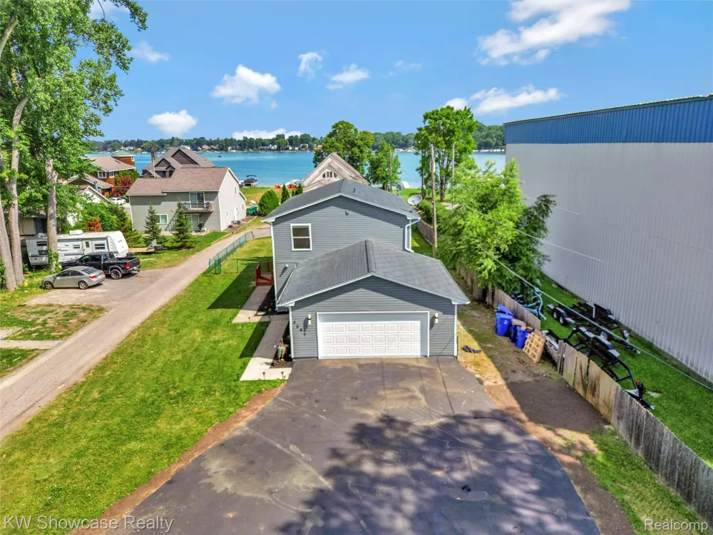 4392 CASS ELIZABETH ROAD Waterford Charter Township, MI 48328