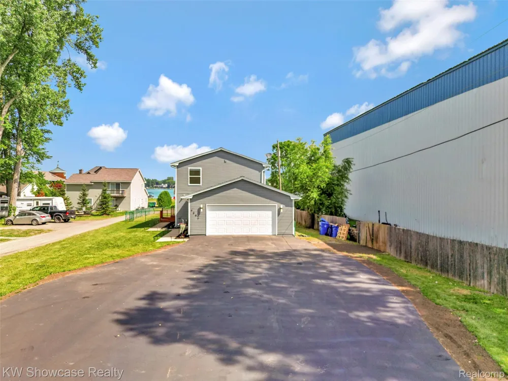 4392 CASS ELIZABETH ROAD Waterford Charter Township, MI 48328