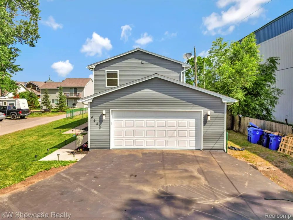 4392 CASS ELIZABETH ROAD Waterford Charter Township, MI 48328