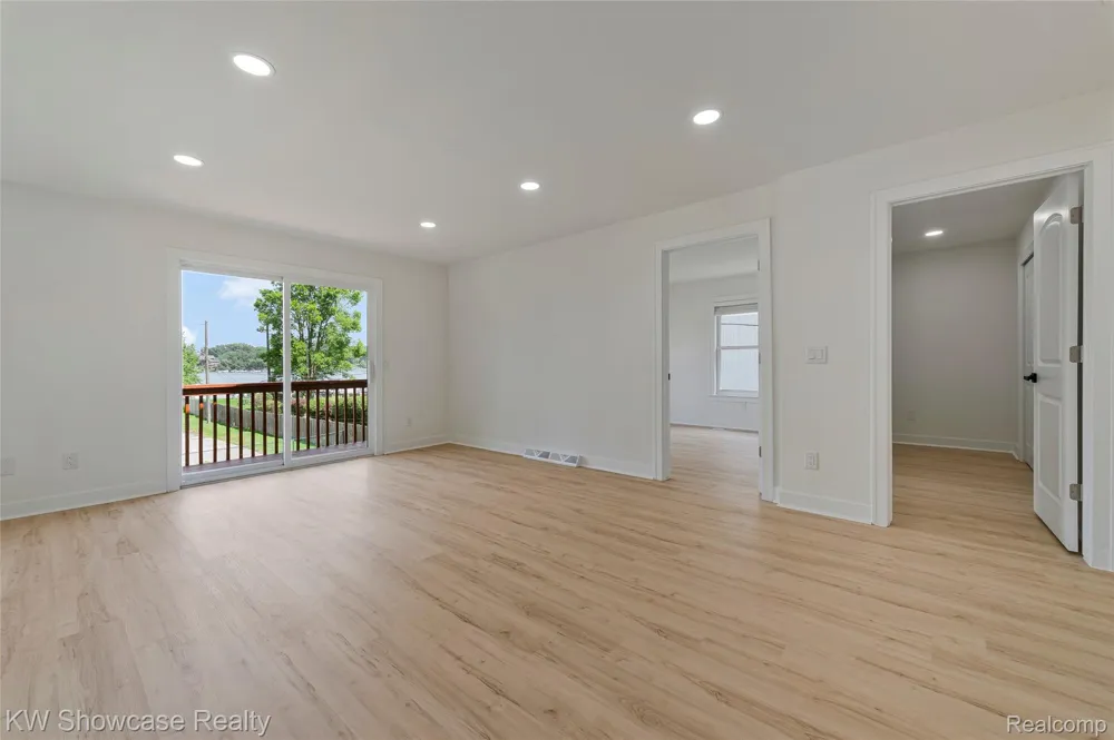 4392 CASS ELIZABETH ROAD Waterford Charter Township, MI 48328